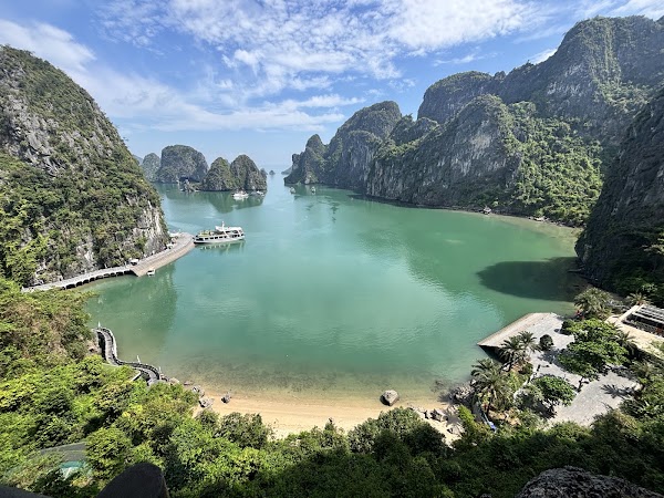 The Au Co Cruise - Halong Bay 5