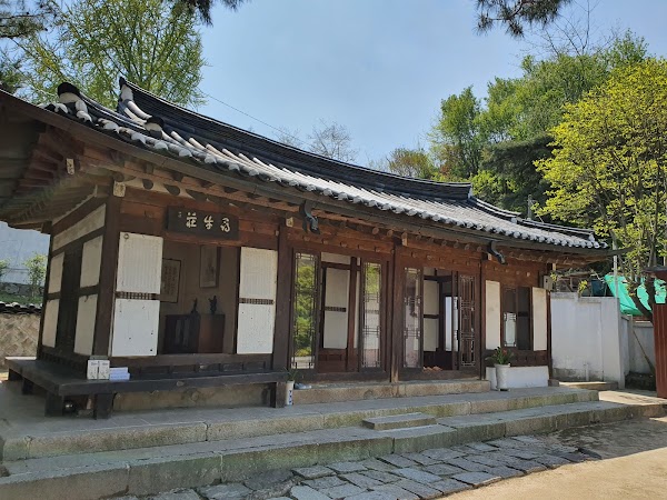 Simujang House of 'Manhae' Han Yong-un