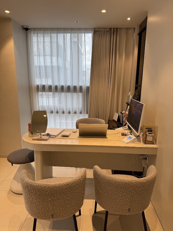 닥터스피부과의원 신사 / DOCTORS Dermatology Clinic Sinsa Main 2