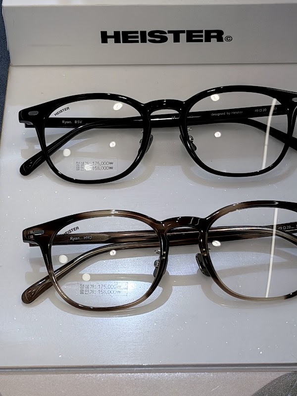 Artis Optical glasses 홍대아티스안경원 ( Hongik glasses / Hongik optical eyewear - Tax Refund ) 3