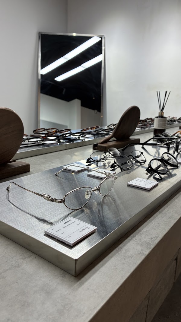 LOOKARK EYEWEAR STORE LÊ VĂN SỸ (Tầng 3) 4