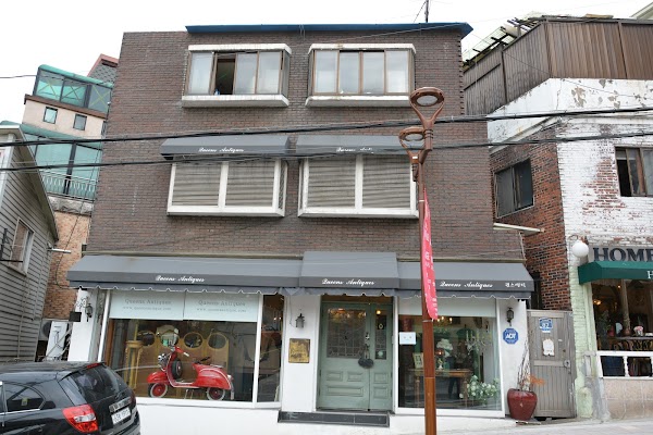 Itaewon Antique Furniture Street 4