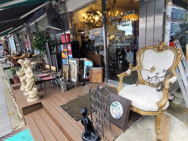 Itaewon Antique Furniture Street 2