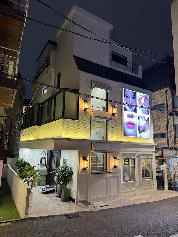 Monque Colorlab Hongdae flagship