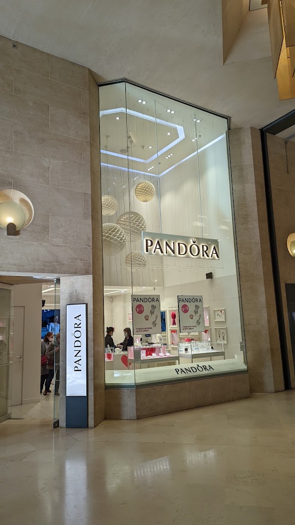 Pandora Carrousel du Louvre