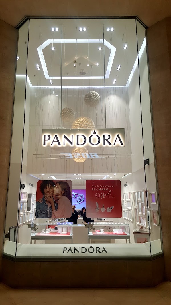 Pandora Carrousel du Louvre 2