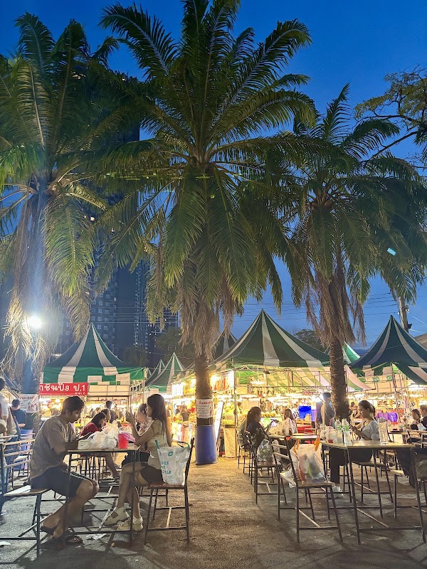 Liabduan Danneramit Night Market 4
