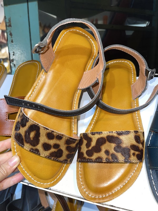 Kim Son Leather Shop 4