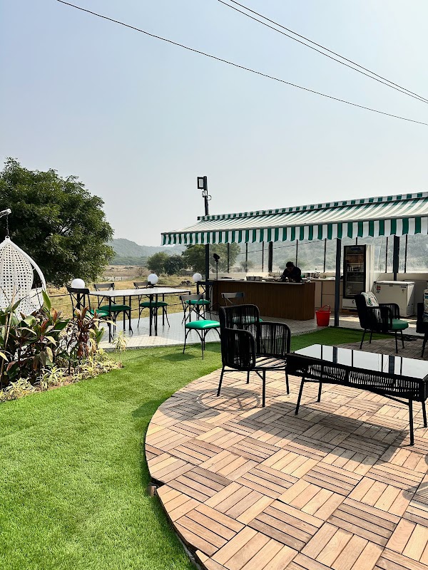 Jugnoo Cafe & Bistro 1