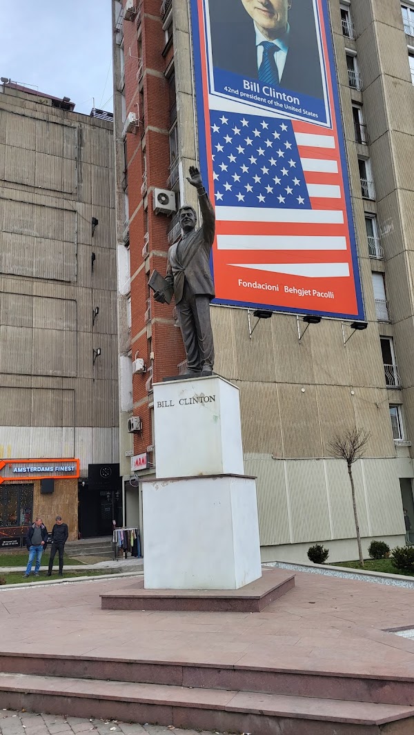 Statue of Bill Clinton 1
