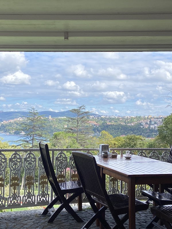 Sarı Köşk Emirgan Korusu