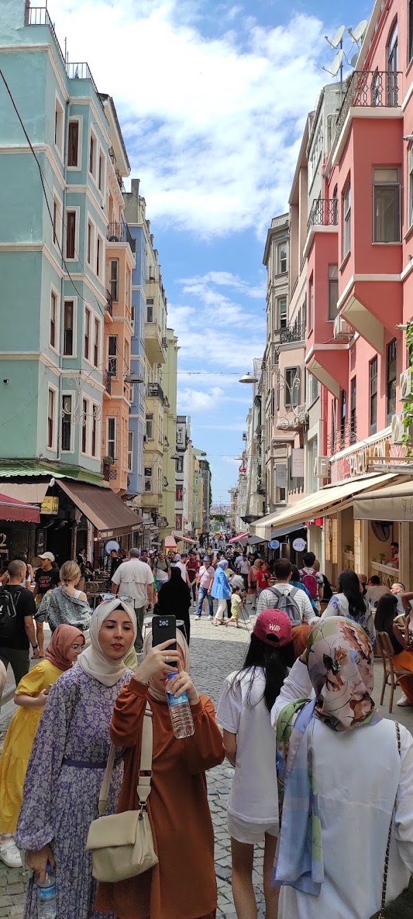 Büyük Hendek Caddesi