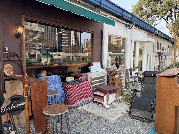 cafe and pub takaka 타카카