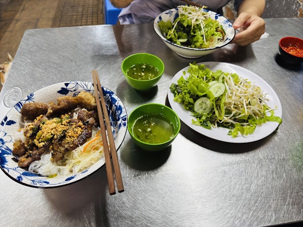 Bún thịt nướng bà Thêm 5