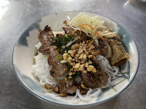 Bún thịt nướng bà Thêm 3