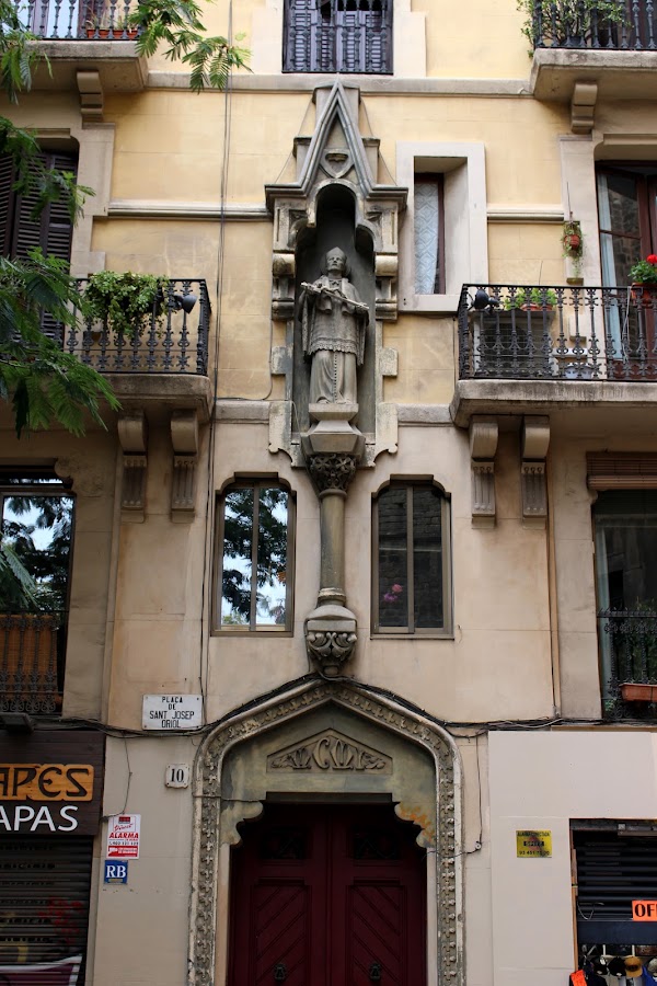 Plaça de Sant Josep Oriol 3