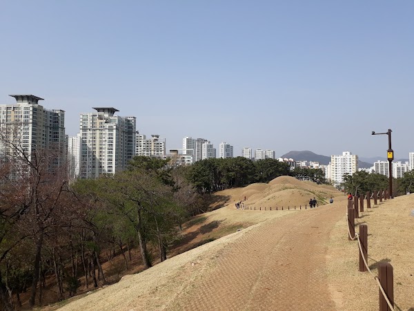 Yeonsan-dong ancient tombs