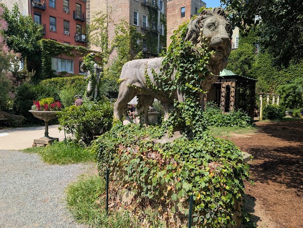 Elizabeth Street Garden 4