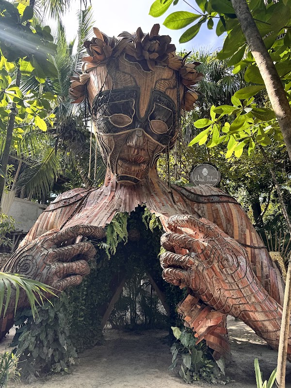 Escultura Ven a la Luz