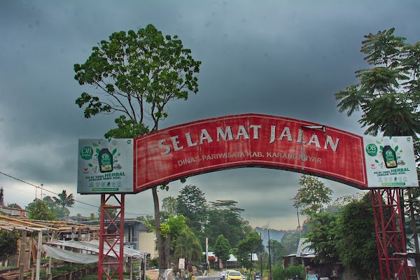 Gapura Gerbang Wisata Tawangmangu 1
