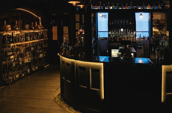 Tipsy Midgie Whisky Bar