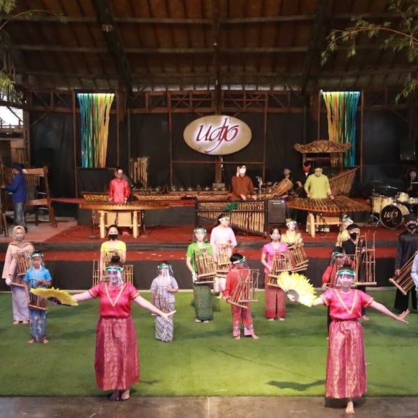 Saung Angklung Udjo 1