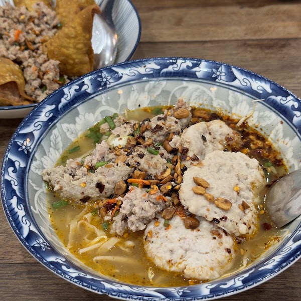 Lek Yai Traditional Tom Yum Noodles • Sam Yan 5