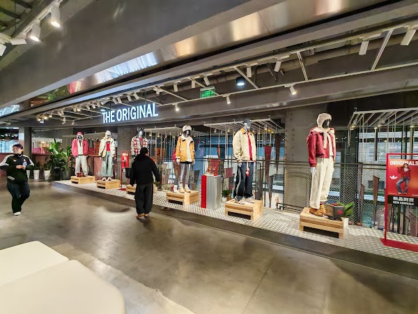Adidas Shanghai Nanjing East Rd Megacore Branch