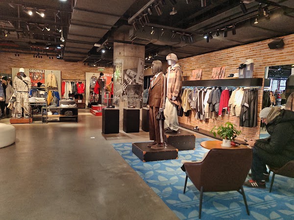 Adidas Shanghai Nanjing East Rd Megacore Branch 5