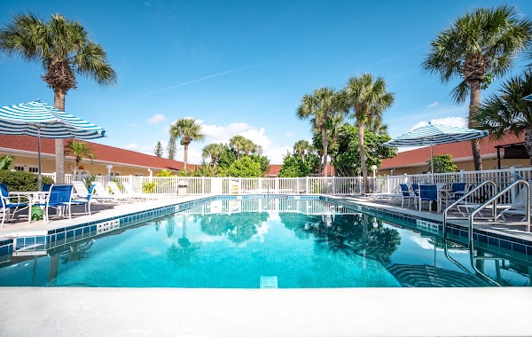 Island Sun Inn & Suites - Historic Venice & Beach Getaway
