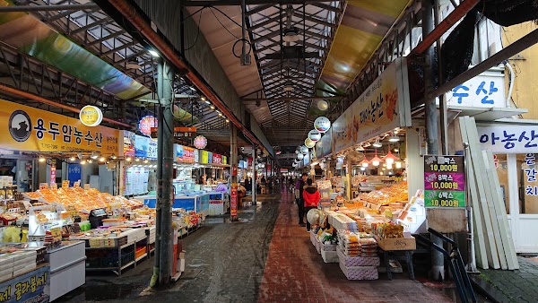Dongmun Traditional Market 3