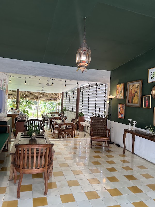 Mamada's Cafe & Bakery