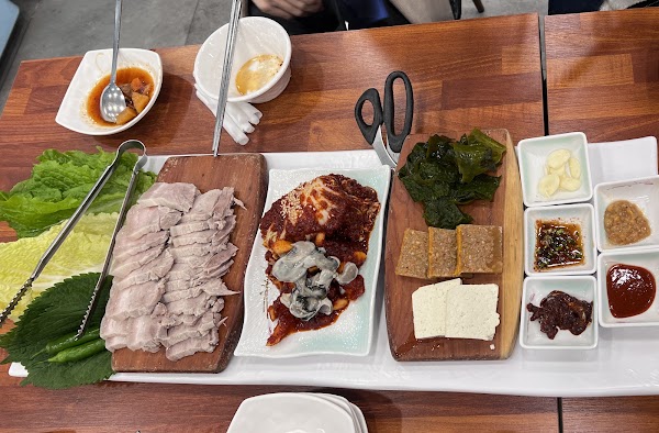 Jeju Dombe Grilled Meat Restaurant 4