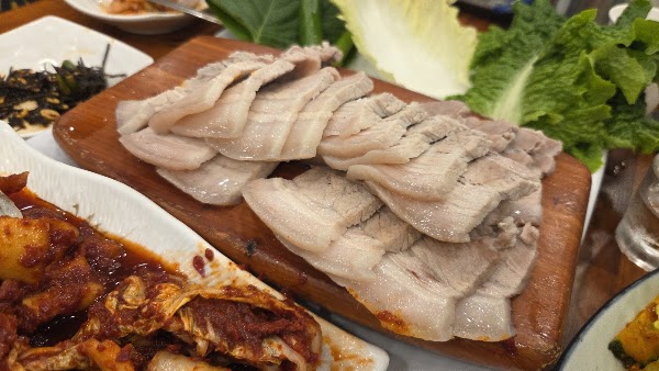 Jeju Dombe Grilled Meat Restaurant 3