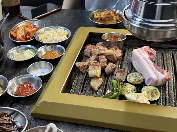 Jeju Korea black pork BBQ Nammaene Seogwipo Maeil Olle Market 4