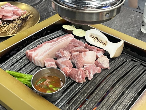 Jeju Korea black pork BBQ Nammaene Seogwipo Maeil Olle Market 3