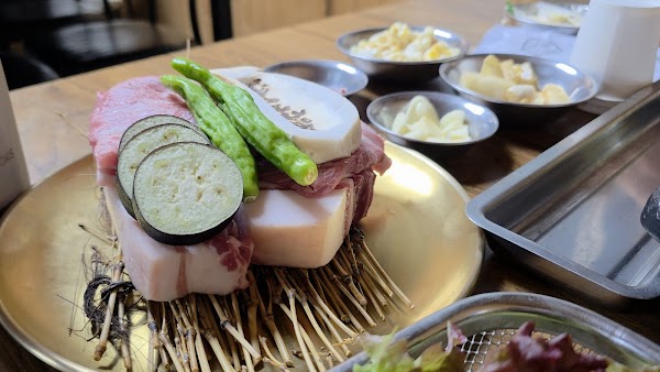 Jeju Korea black pork BBQ Nammaene Seogwipo Maeil Olle Market 2