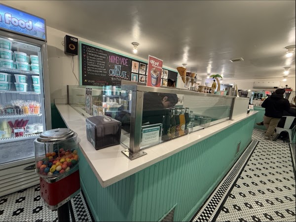 Davey's Ice Cream 4