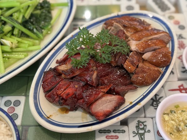 Vinh Hanh Hong Kong Style Restaurant 4