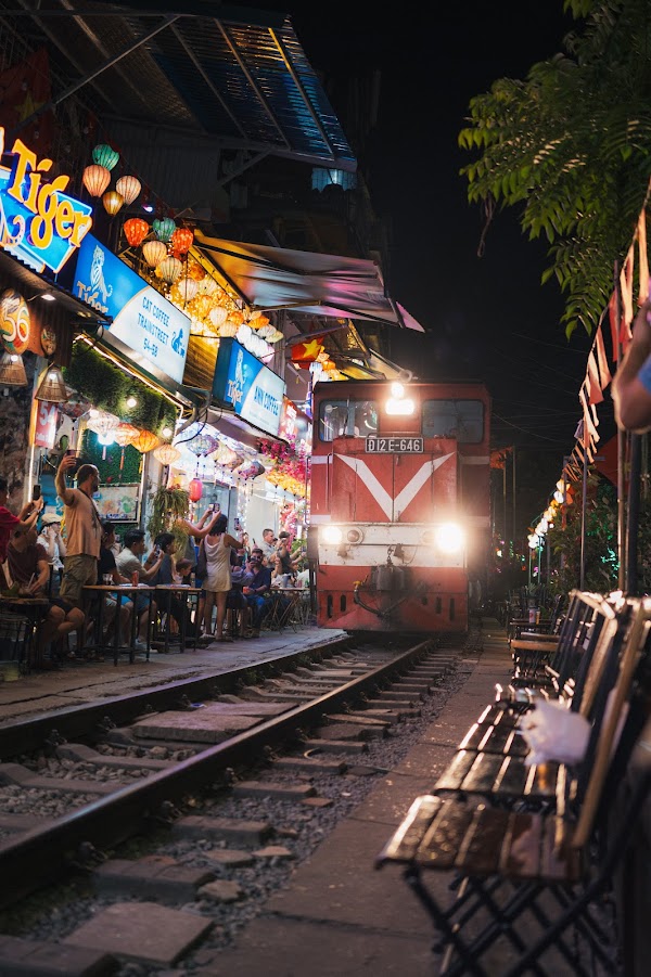 Train Street Hanoi 5