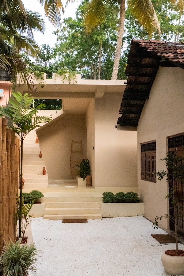 SUNONA homestay & surf school Hiriketiya