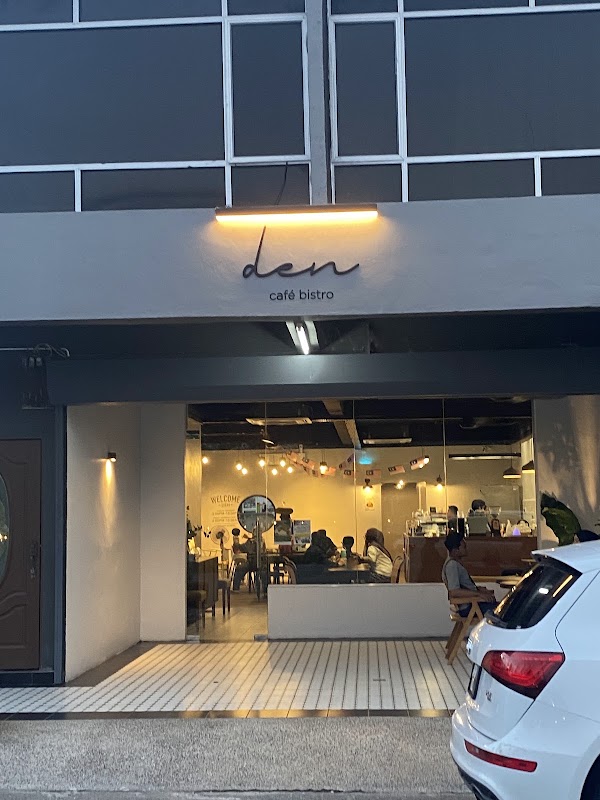 Den Cafe Nilai 1