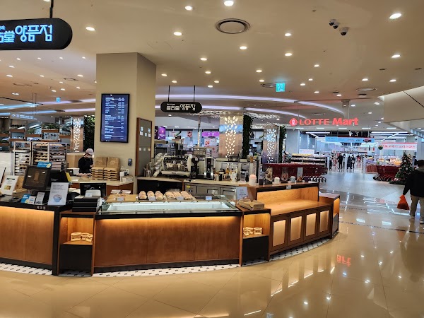 LOTTE MALL Gimpo Airport 5