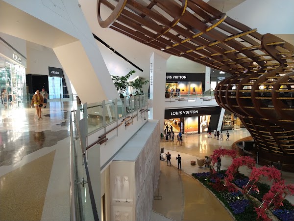 Miracle Mile Shops 5