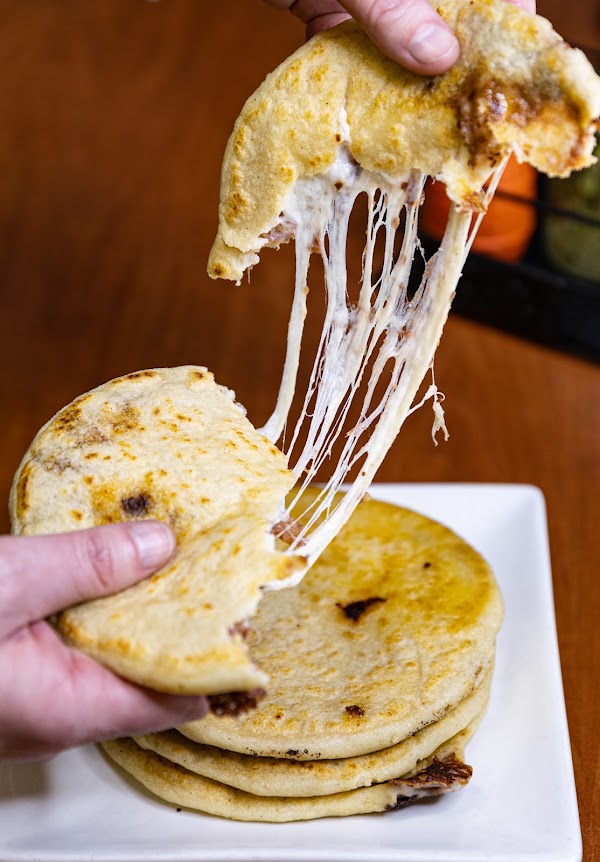Pupusas Y Tacos Los Reyes 4