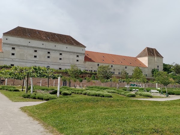 Neugebäude Palace 1