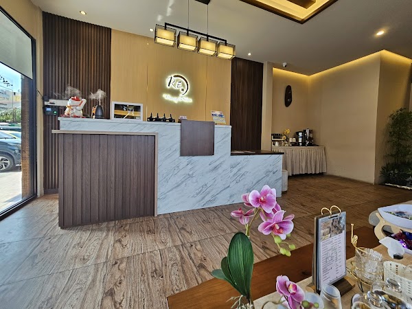 RE Massage & Salon