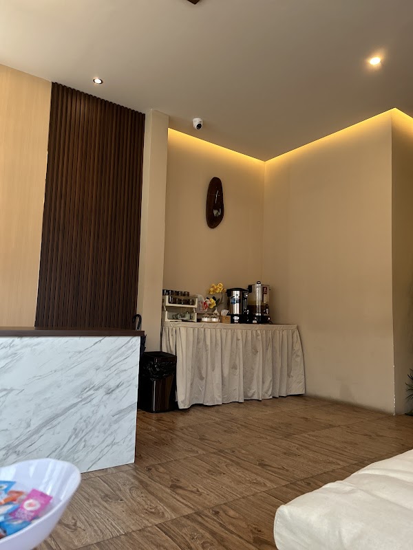 RE Massage & Salon 5