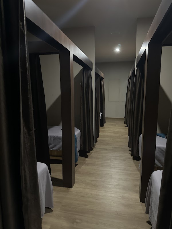 RE Massage & Salon 4
