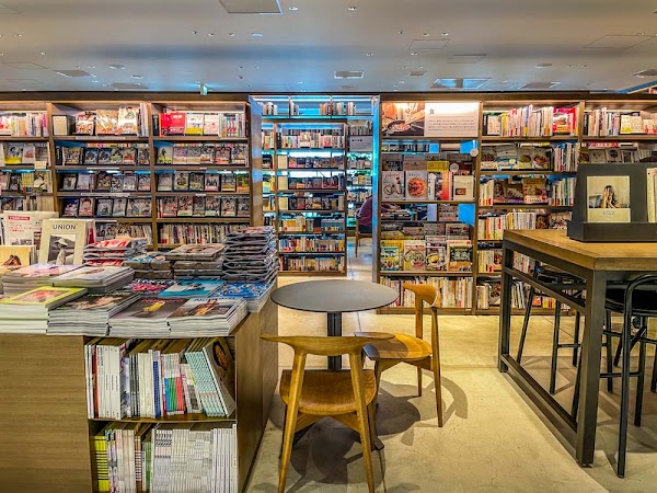 TSUTAYA BOOKSTORE Shibuya Scramble Square 4